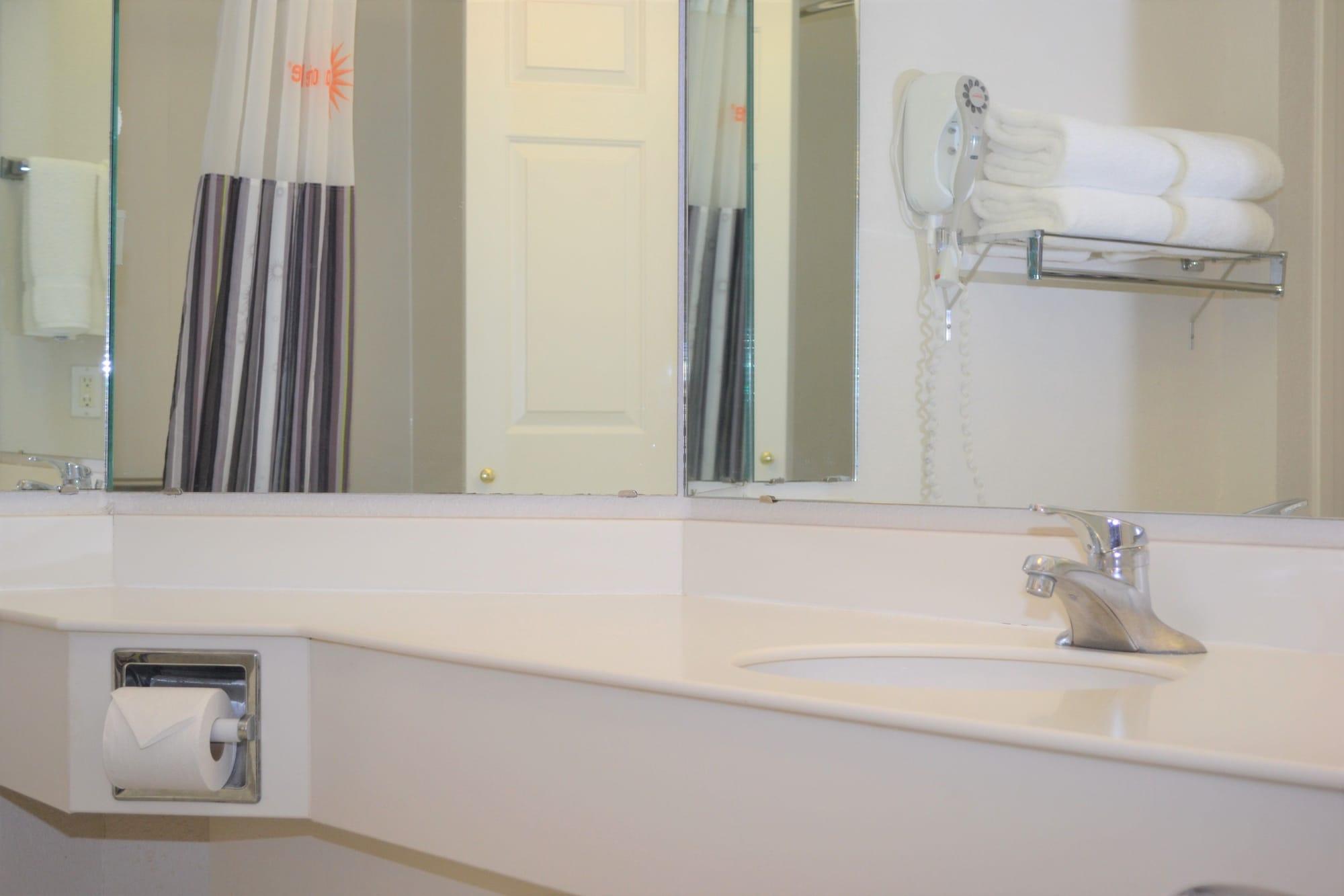 Hotel La Quinta By Wyndham West 3*