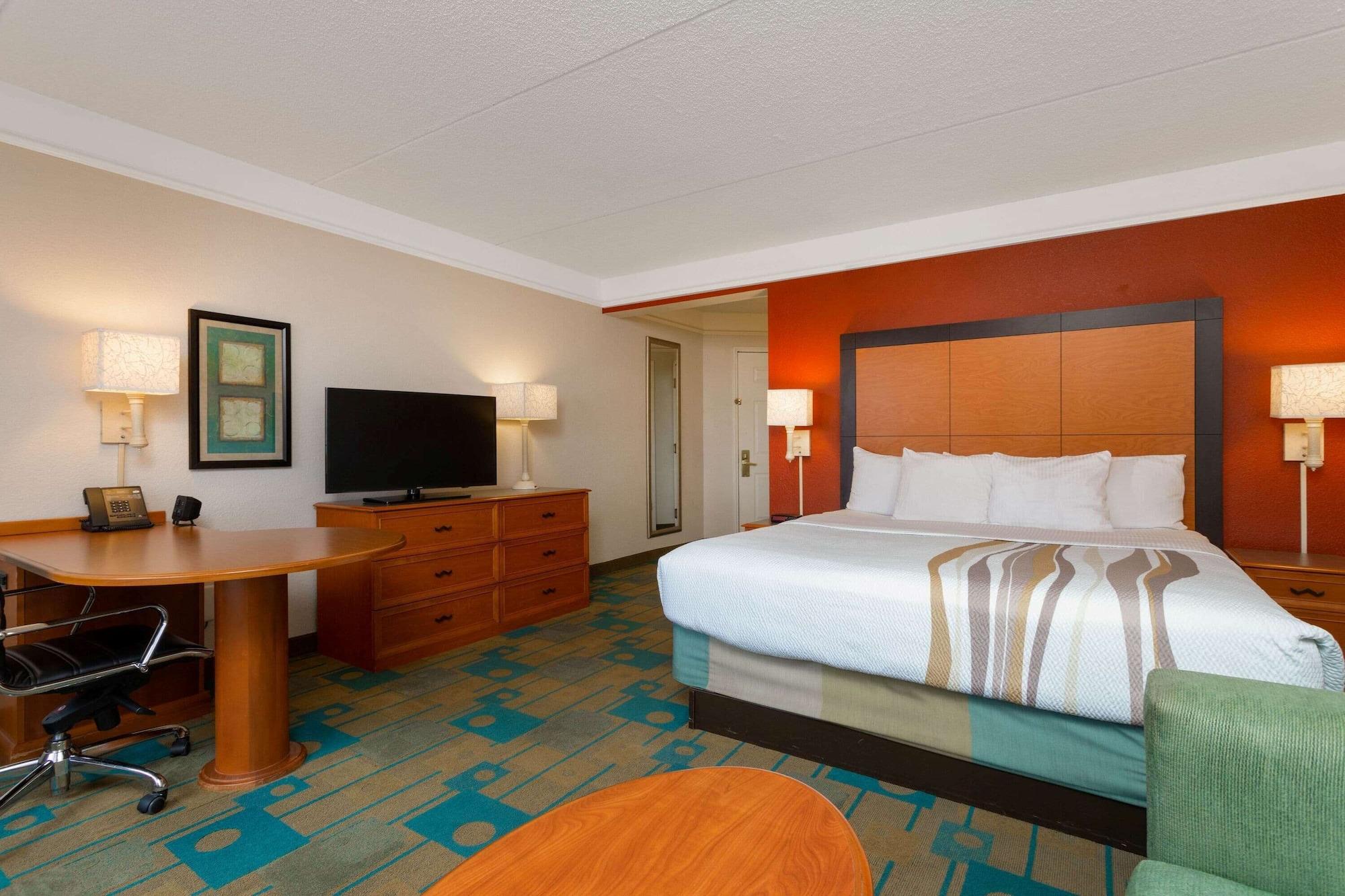 La Quinta By Wyndham West Hotel