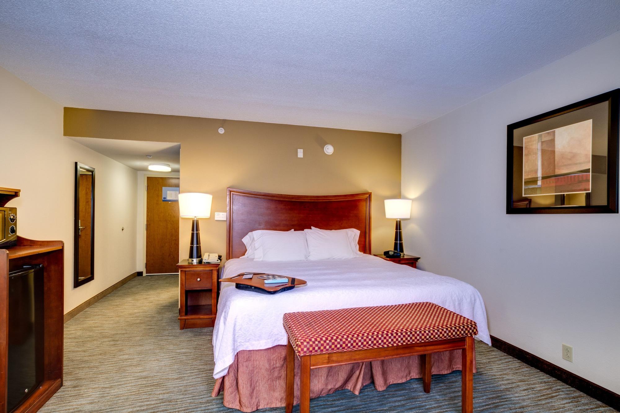 Hampton & / Myers Hotel