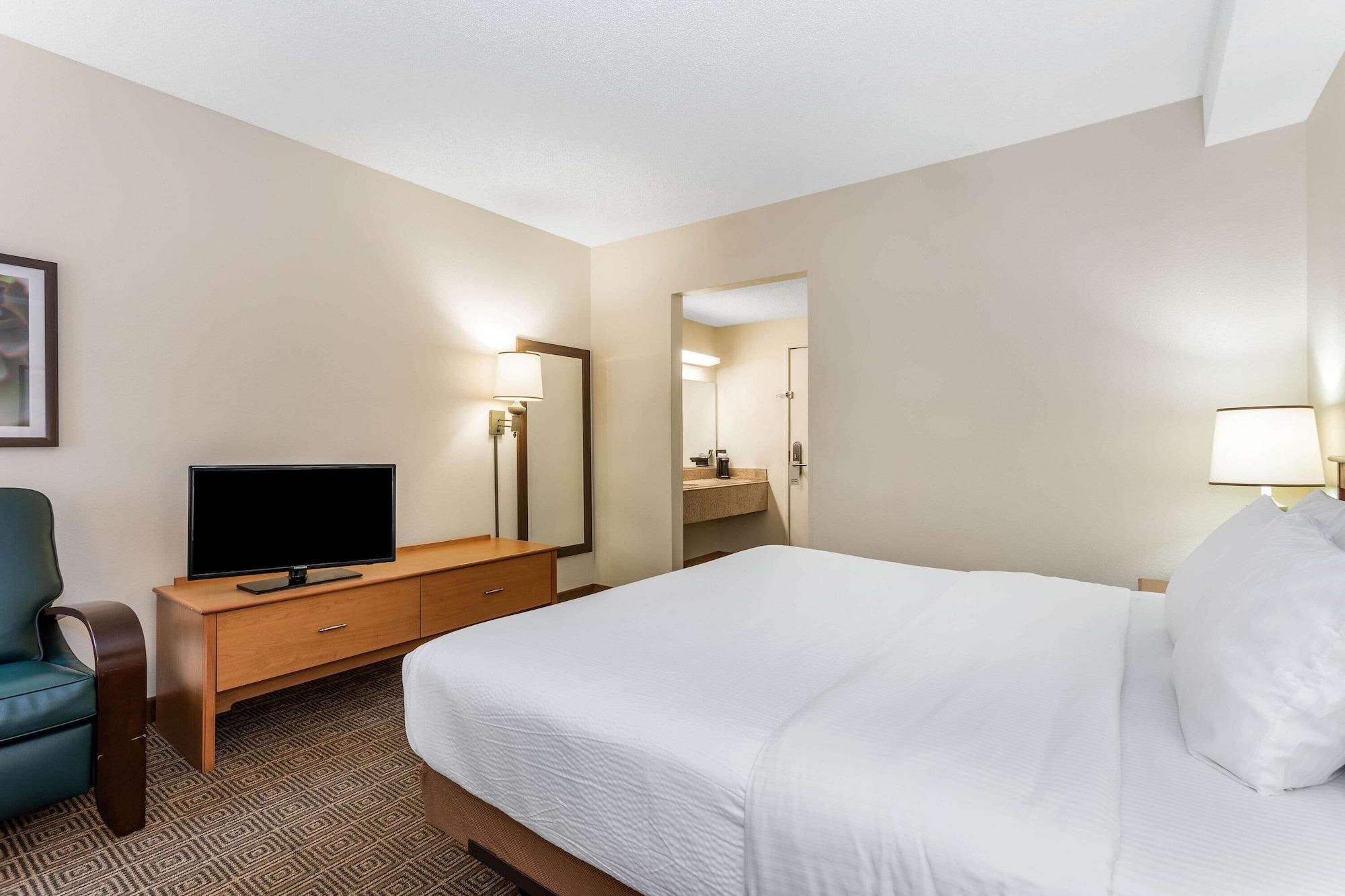 La Quinta By Wyndham Orlando South Hotel
