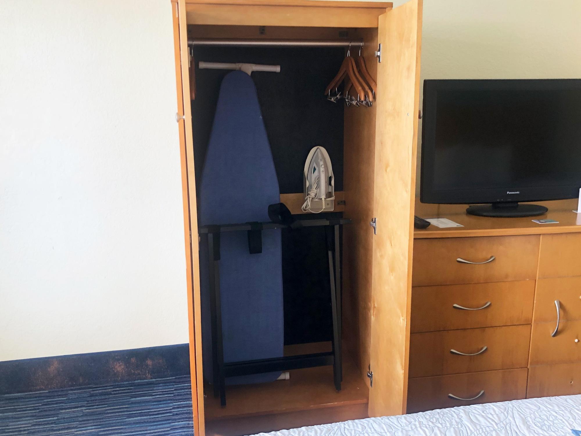 Days By Wyndham Cocoa Port Canaveral Motel 2*