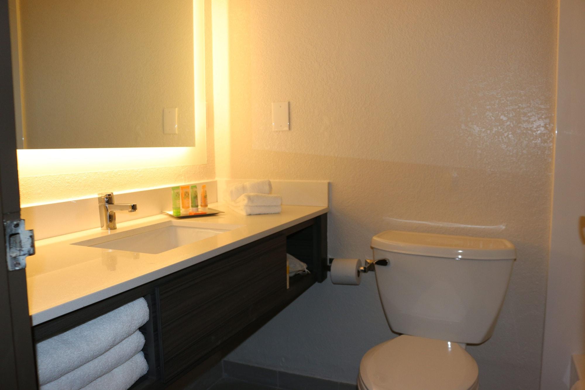 Hotel Wyndham Garden Capitol Near Fsu