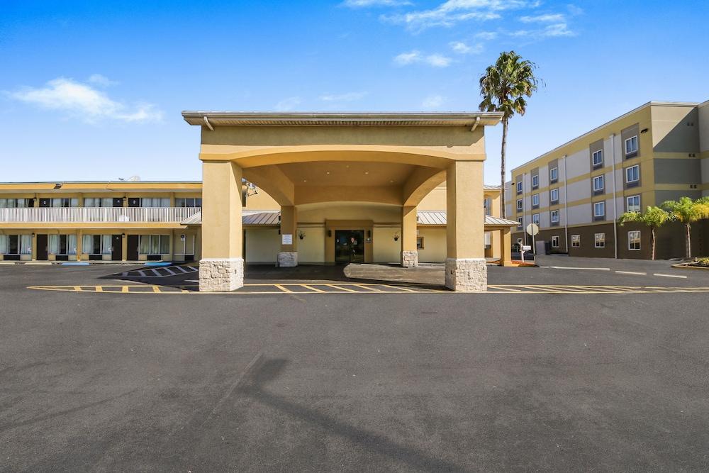 Hotel Days By Wyndham Daytona Speedway