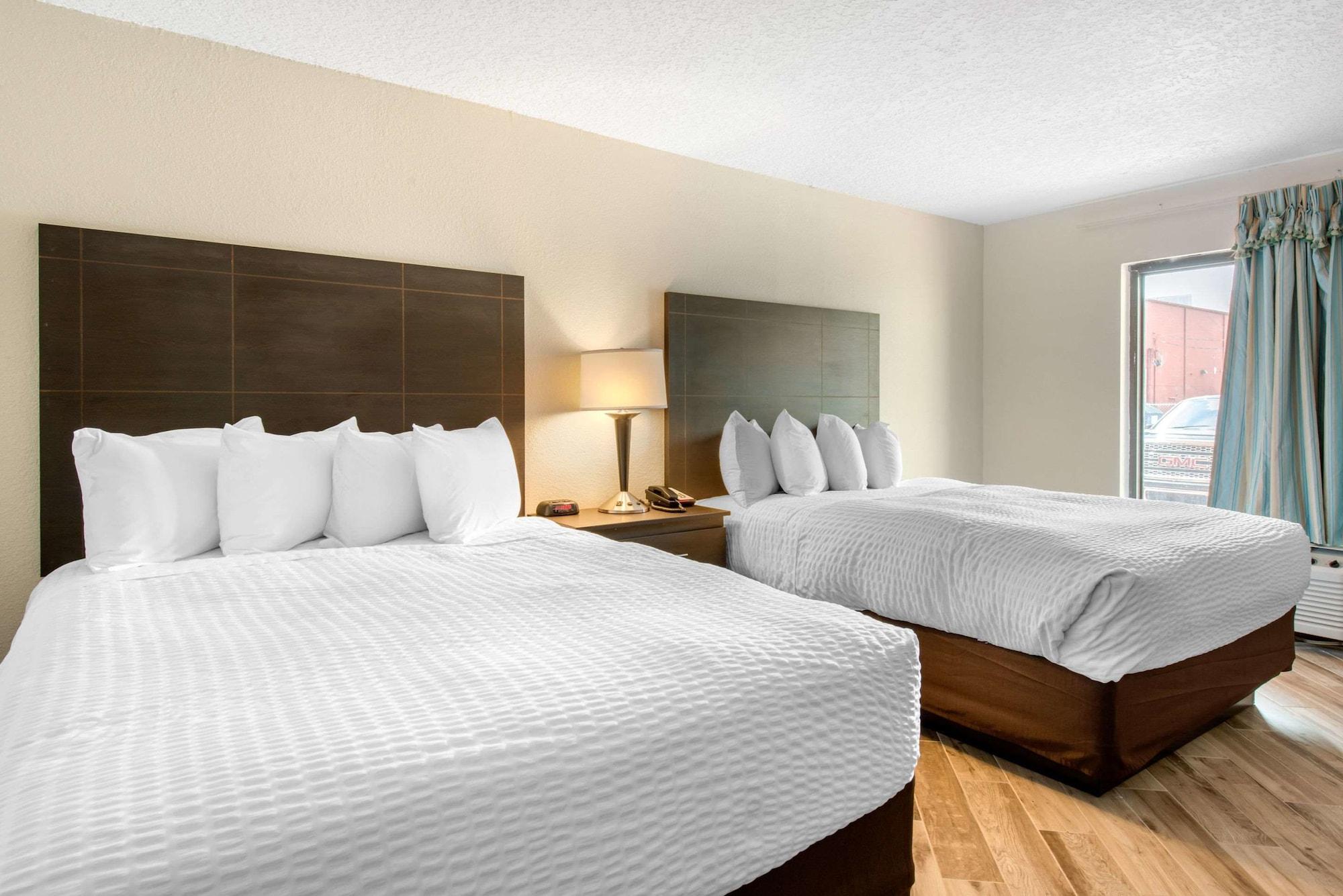 Clarion & Kissimmee-lake Buena Vista South Hotel