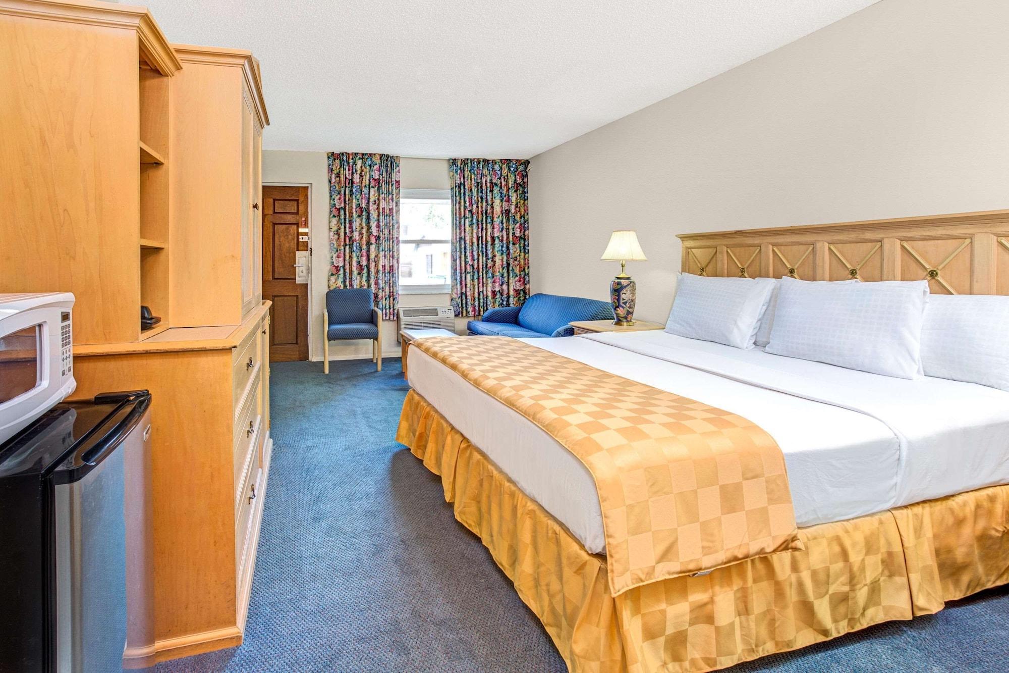 Knights Hotel 2*