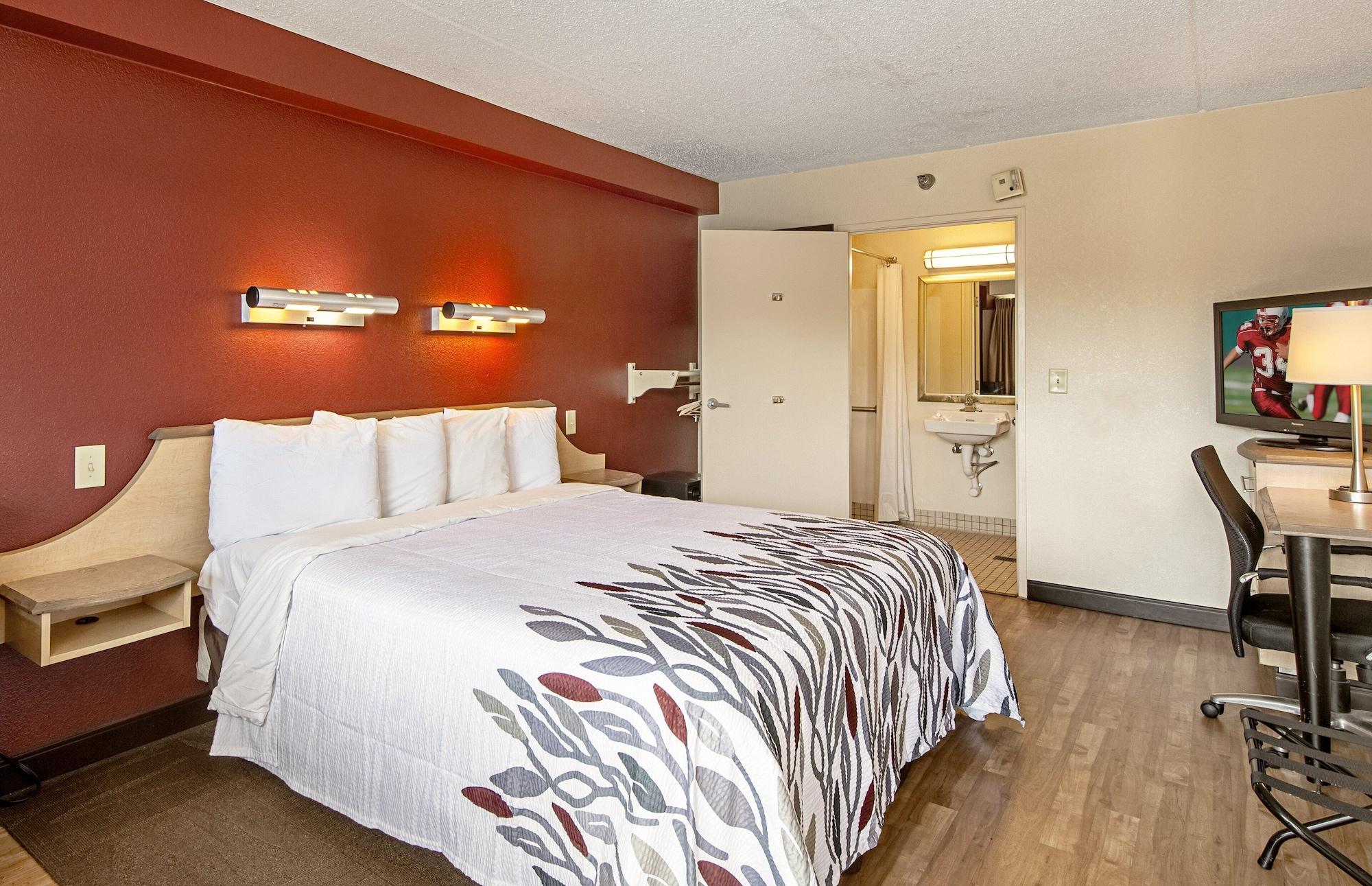 Red Roof Airport Motel 2*