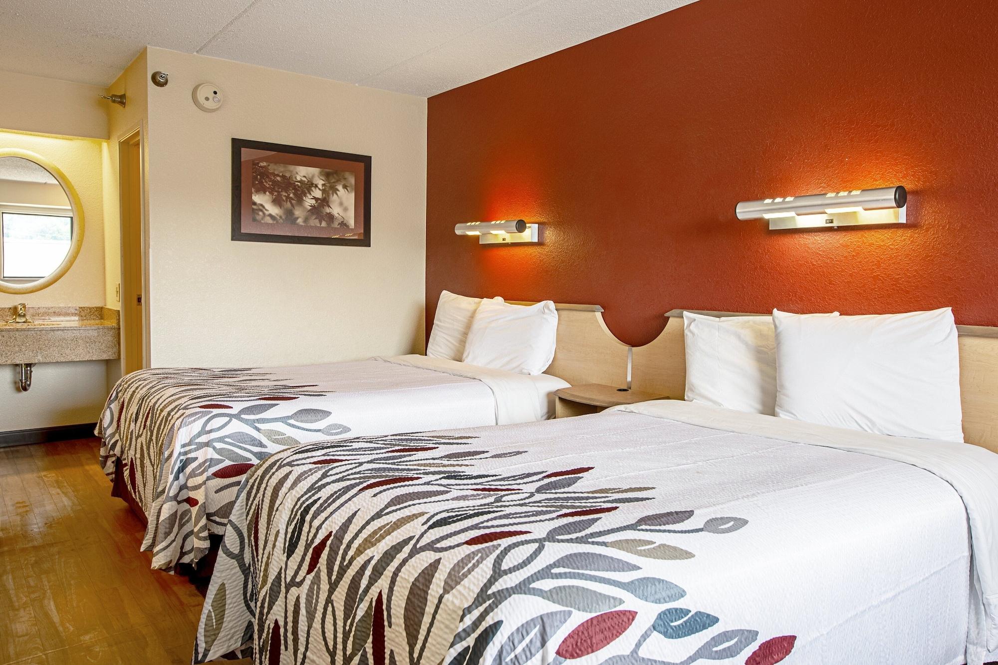 Red Roof Airport Motel 2*