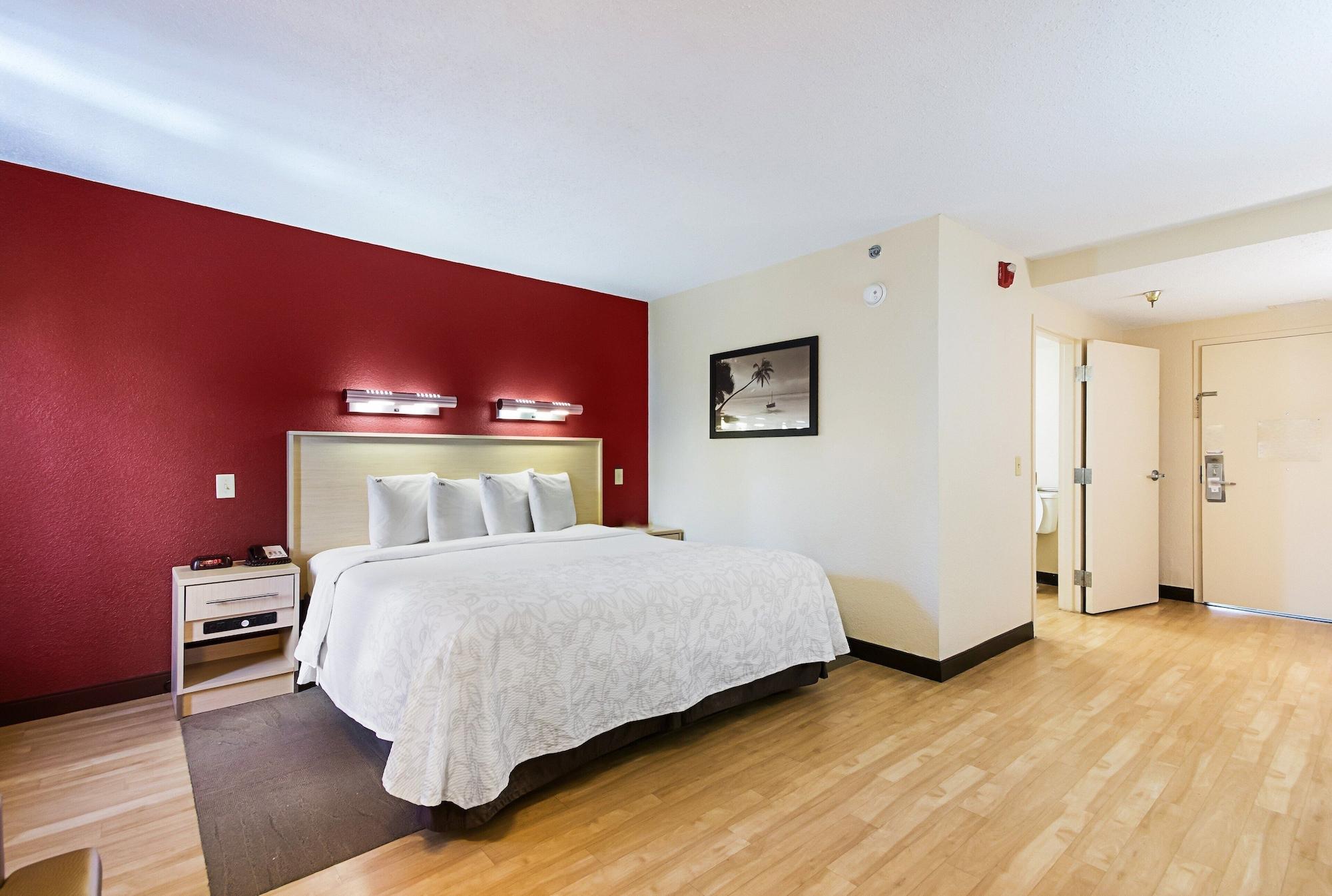 Hotel Red Roof Plus+ West Palm 3*