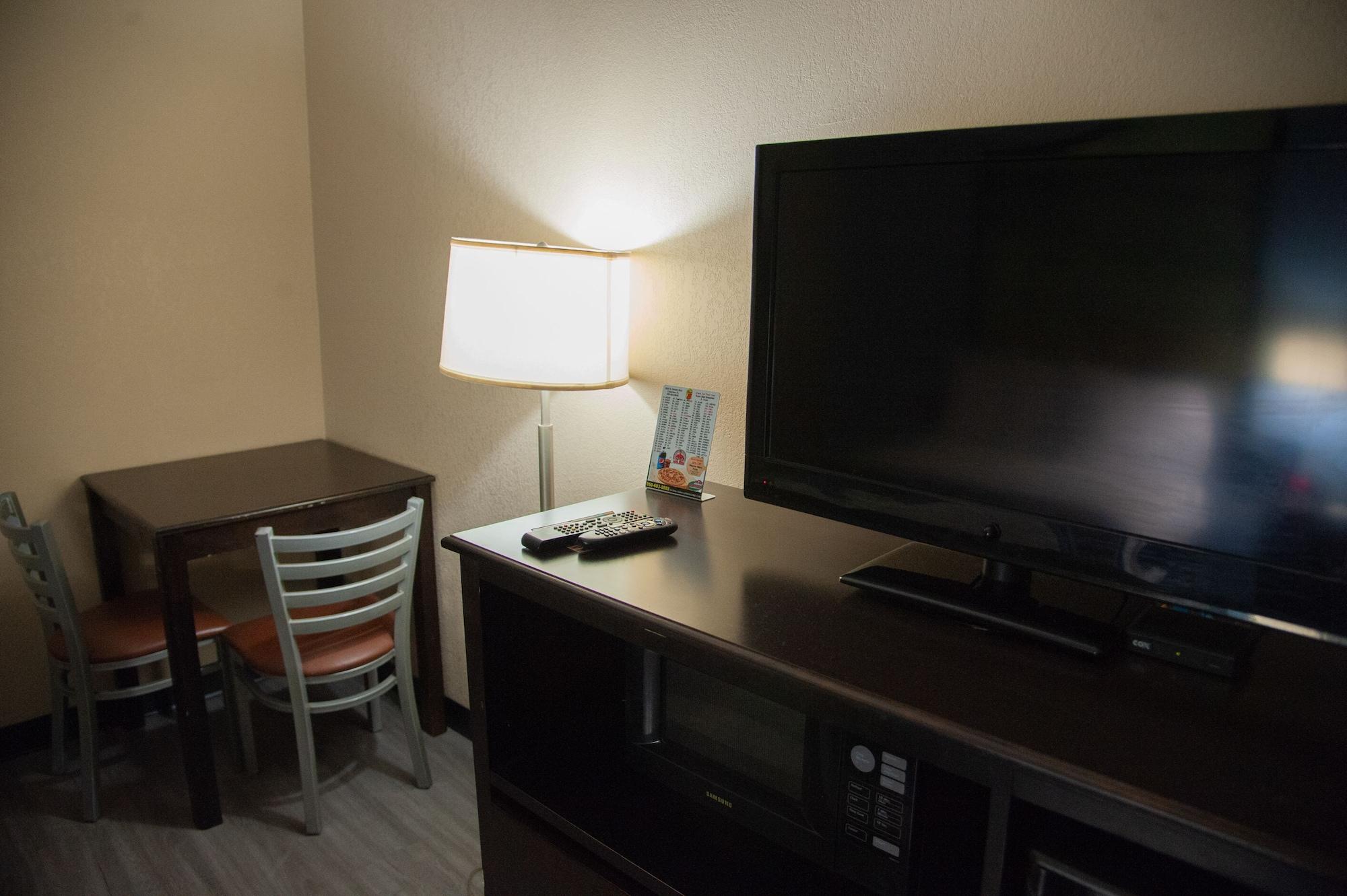 Hotel Opulent Oasis Crestview
