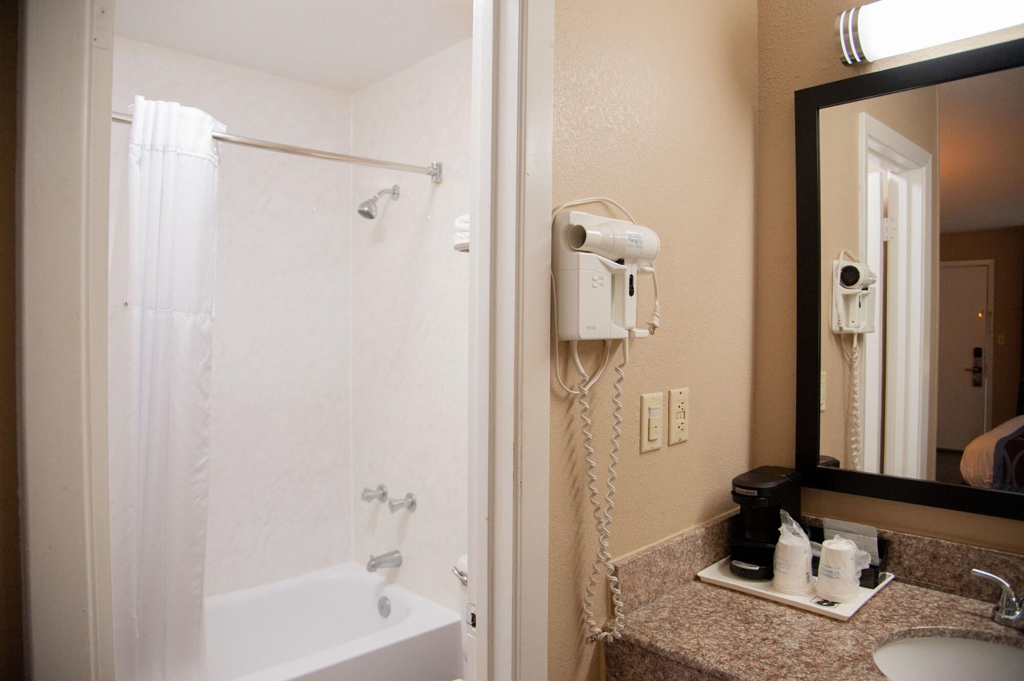 Opulent Oasis Hotel 2*