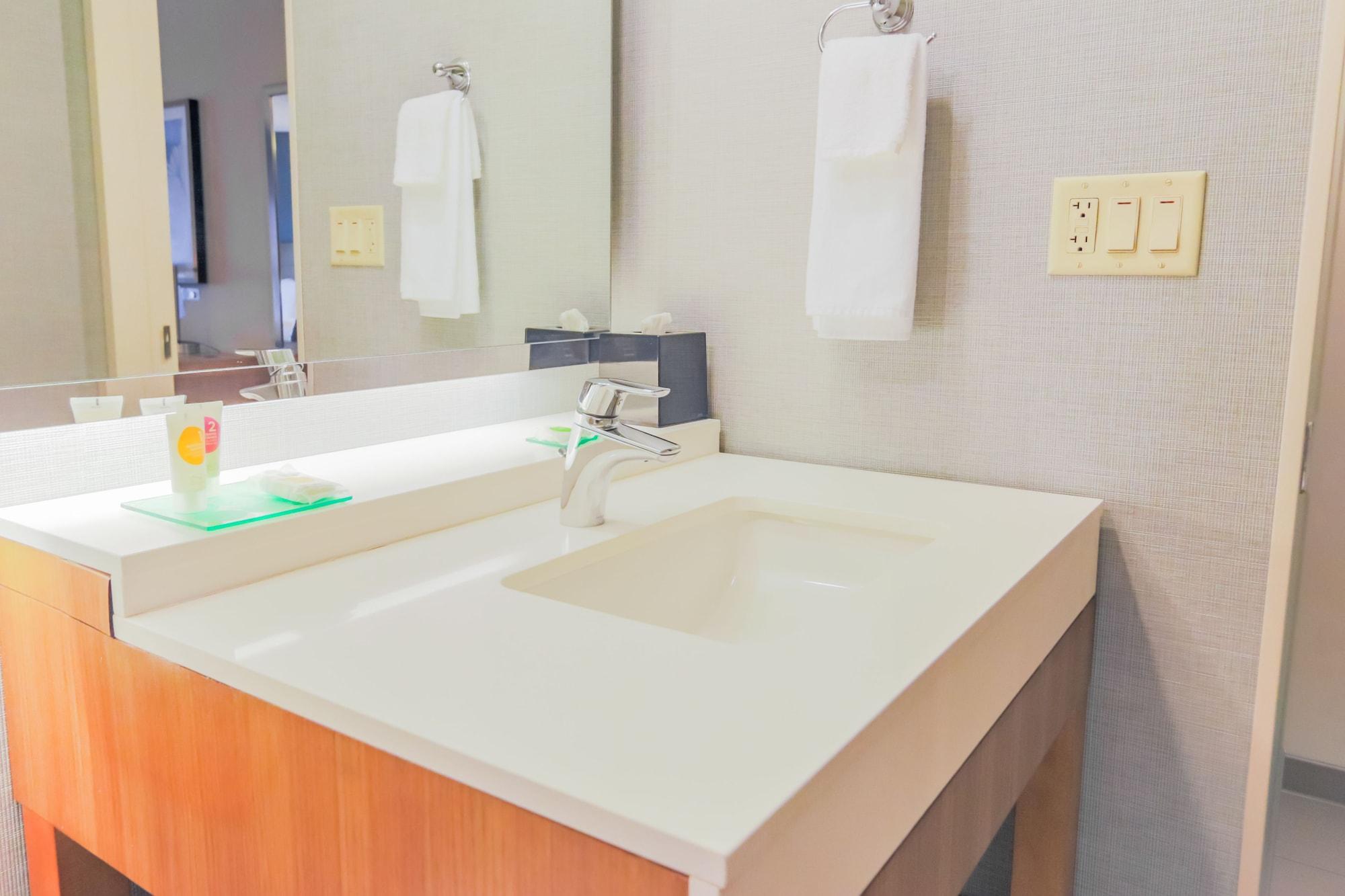 Hyatt Place Airport 3*