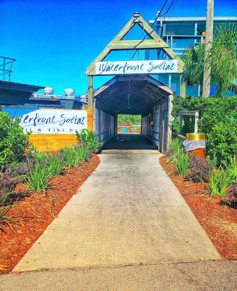 The Port And Marina Hotel