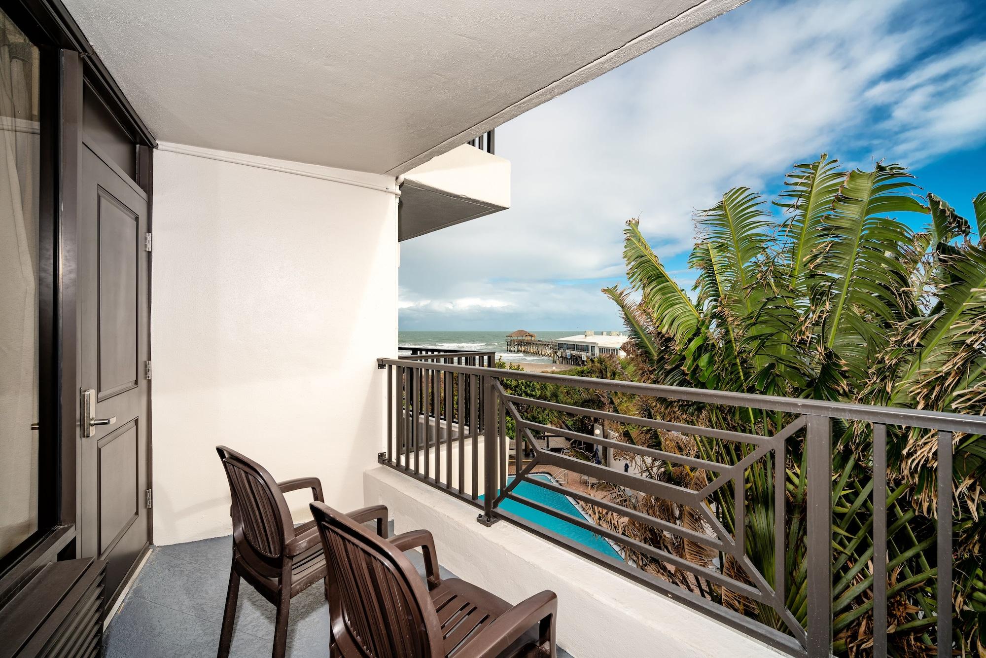 La Quinta By Wyndham Cocoa Oceanfront Hotel