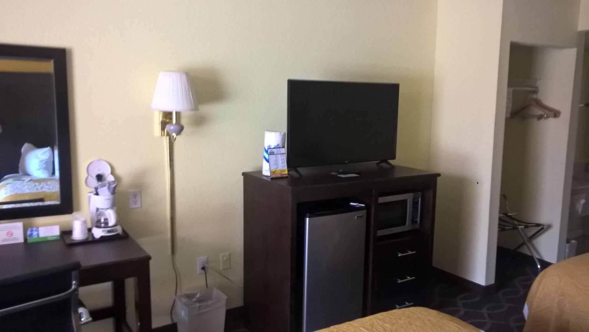 Days & By Wyndham Hotel