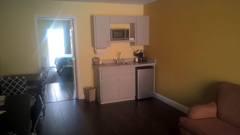 Days & By Wyndham Hotel Port Richey