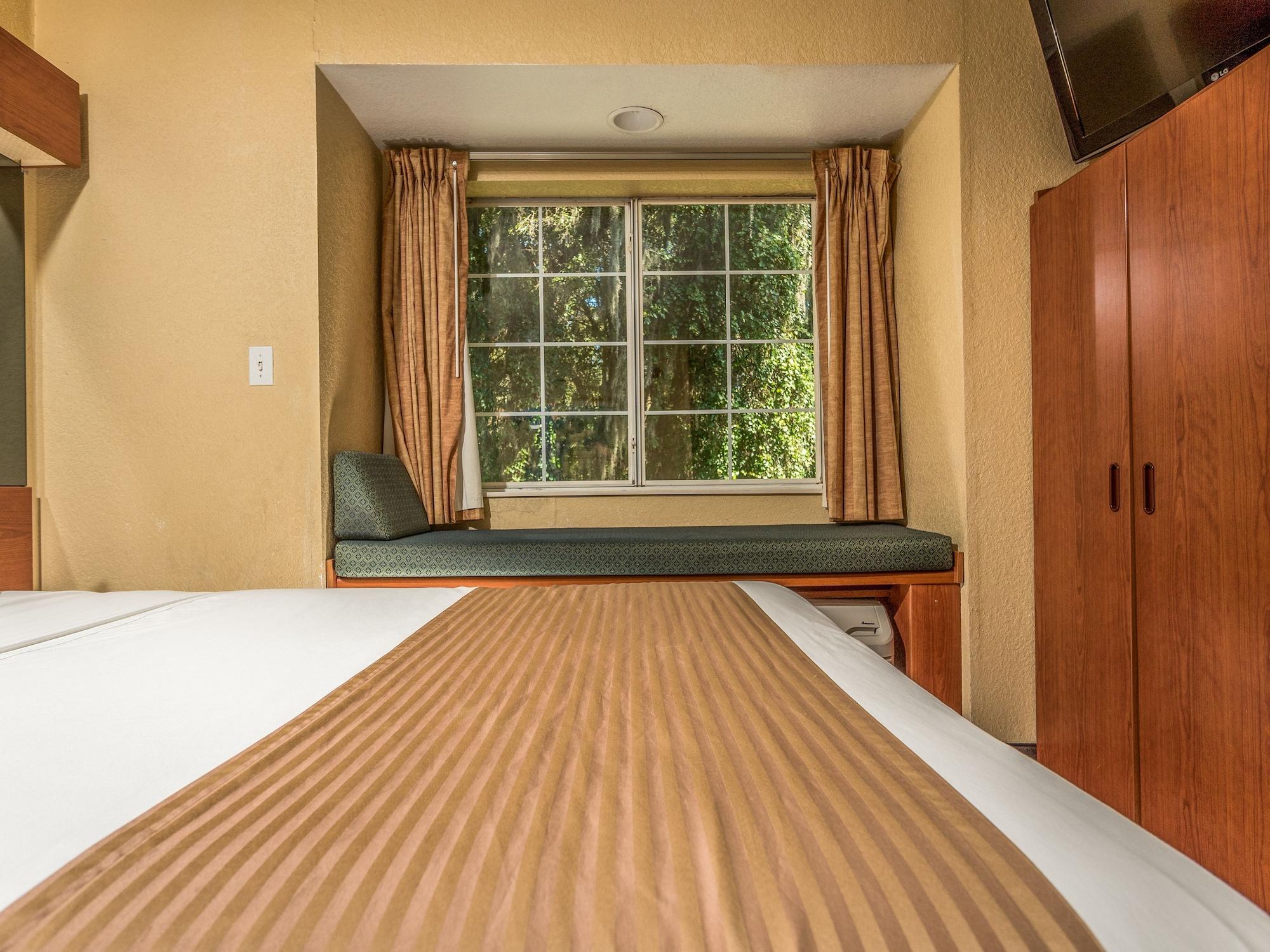 Hotel Microtel And