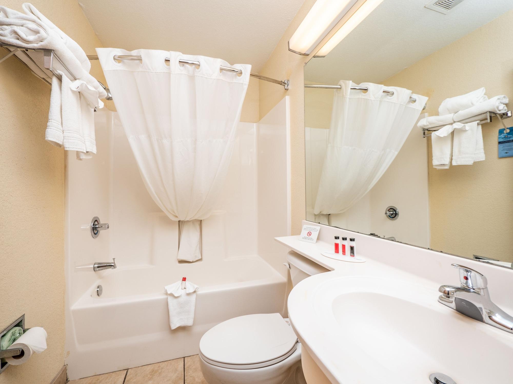 Hotel Microtel And