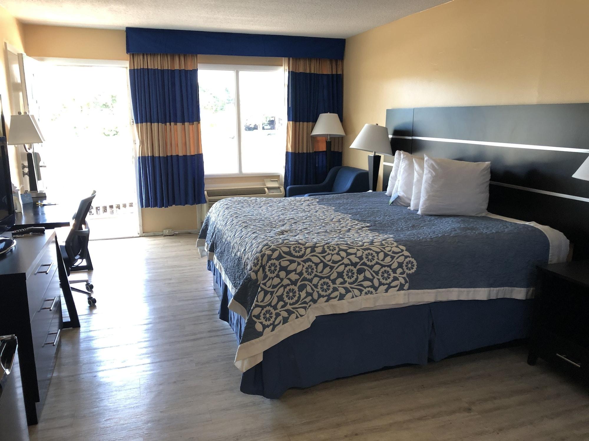 Days By Wyndham Myers Springs Hotel Estero