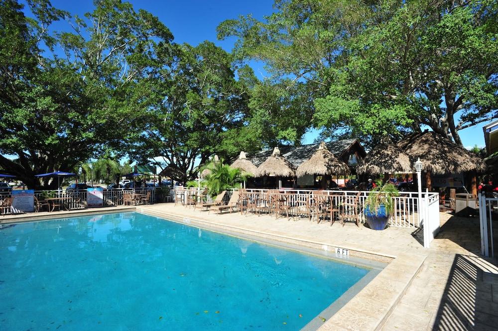 Hotel Days By Wyndham Myers Springs 2*