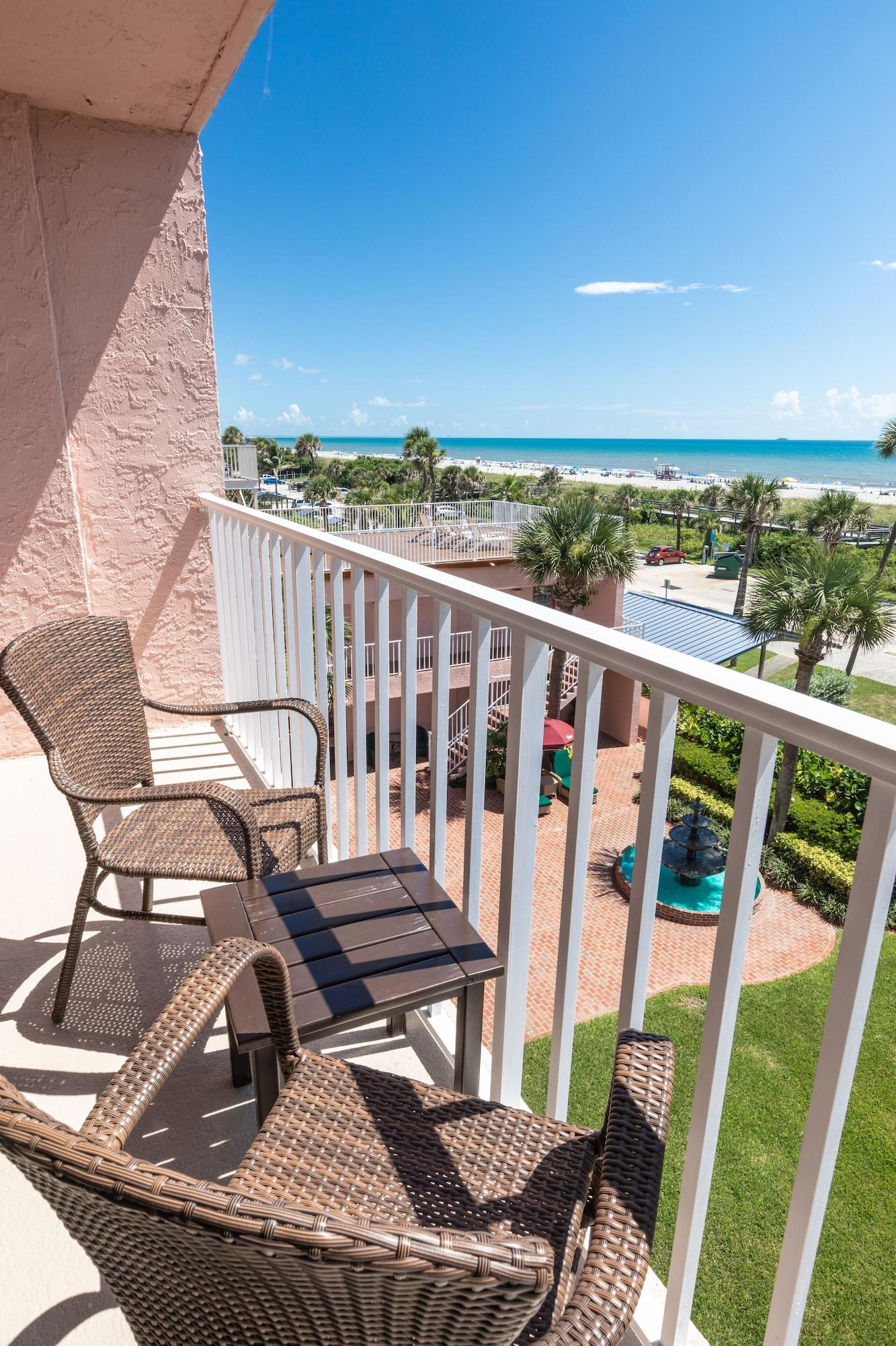 Hotel At Cocoa 3*