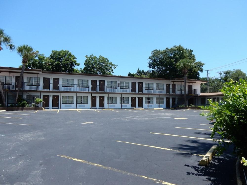 Sunset Historic District St. - *