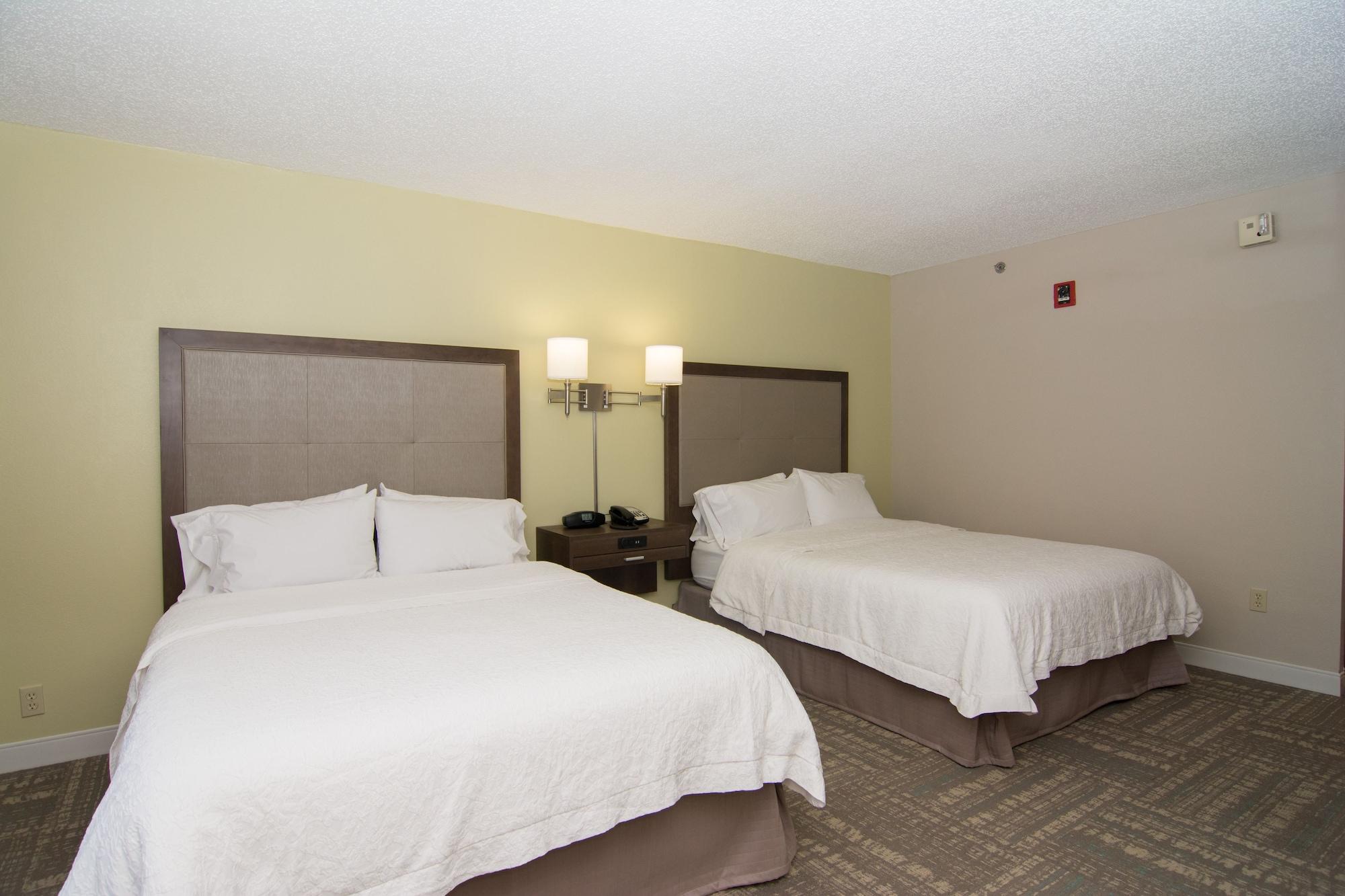 Hampton I-10 West Hotel 3*