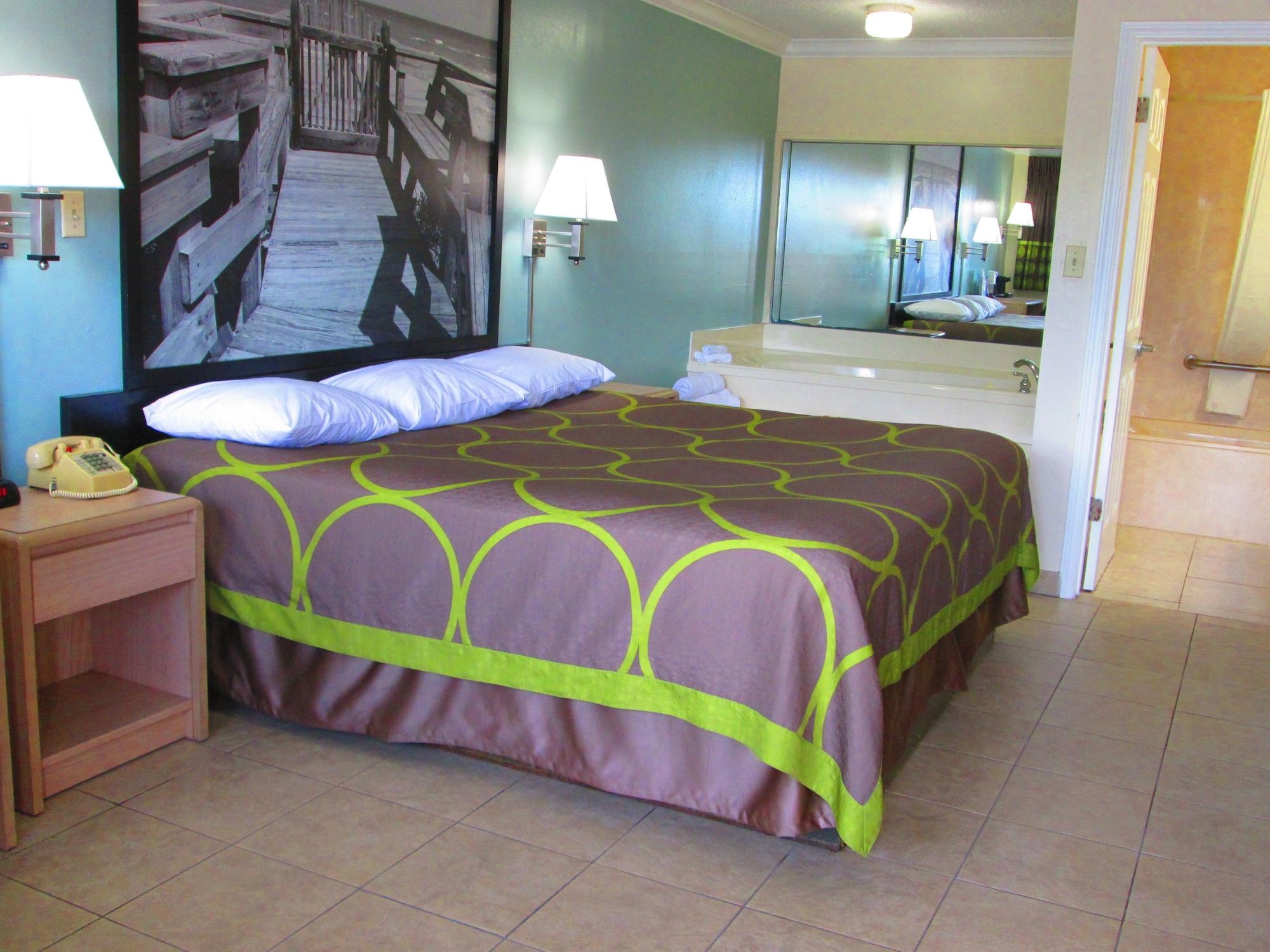 Super 8 By Wyndham Ft Walton Motel