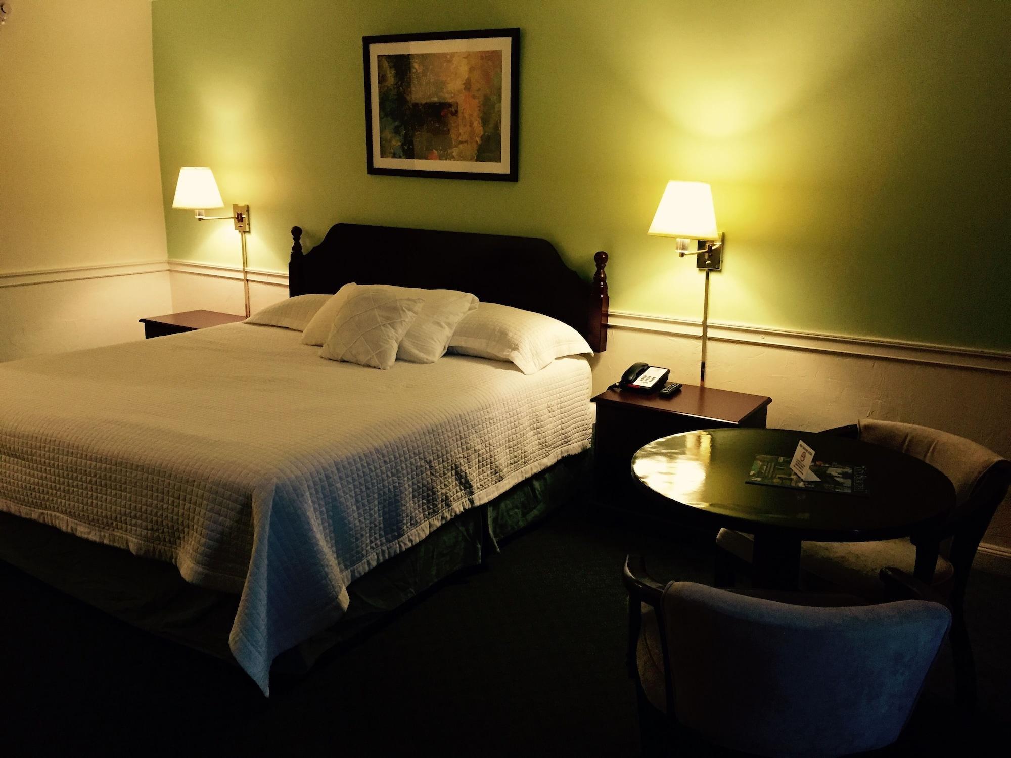 Chateaubleau Hotel
