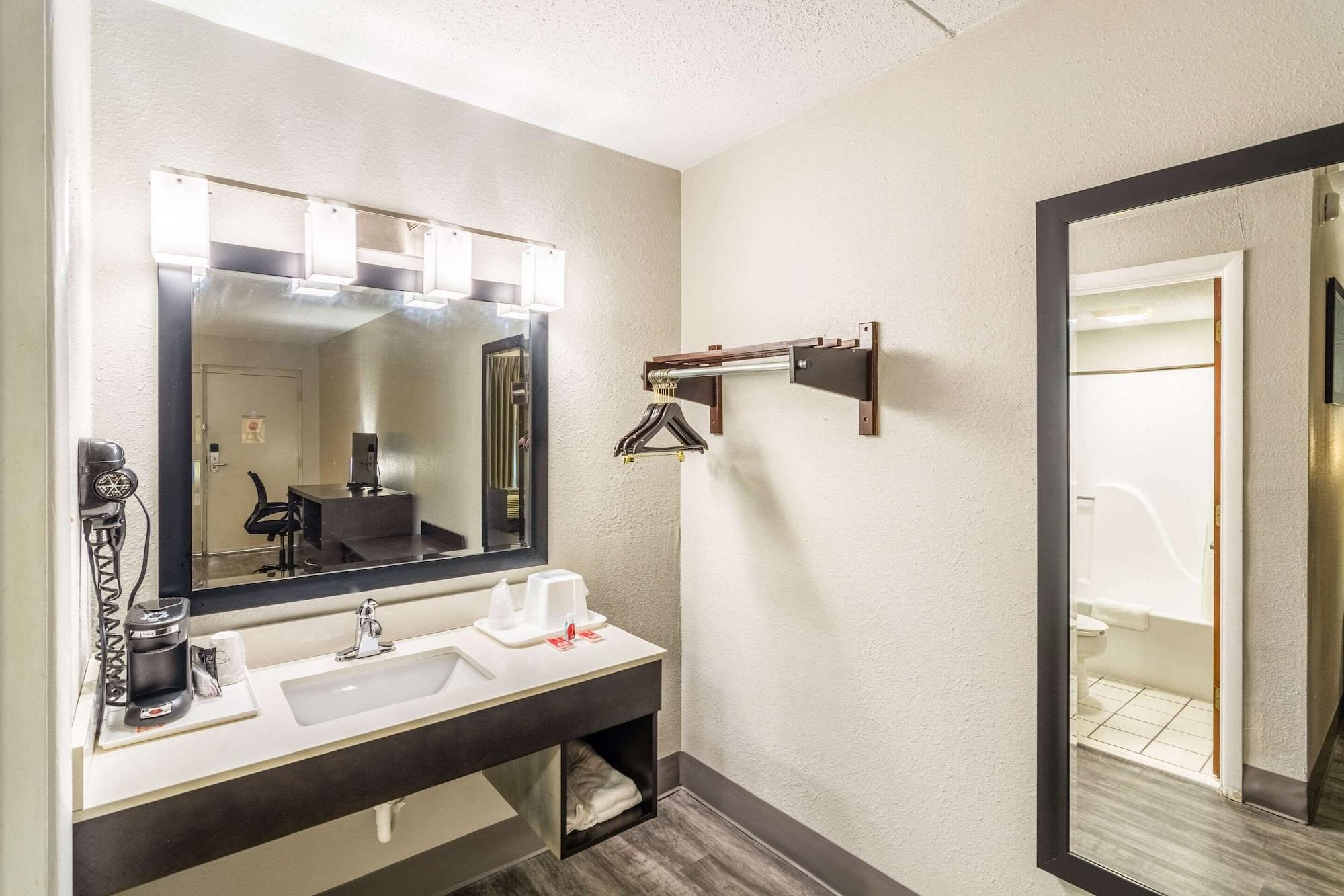 Hotel Econo 2*