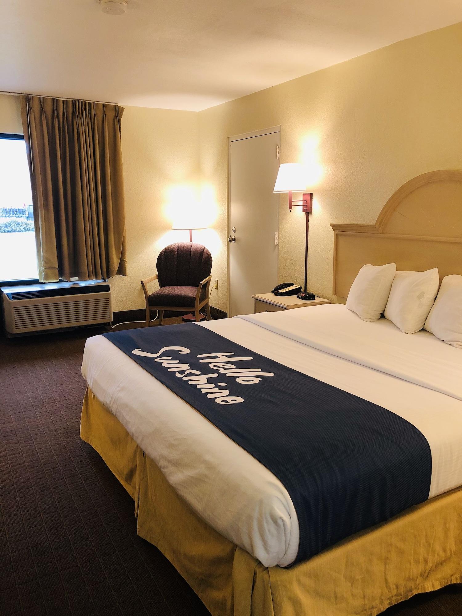 Days & By Wyndham - Near Beaches Hurlburt Motel 3*