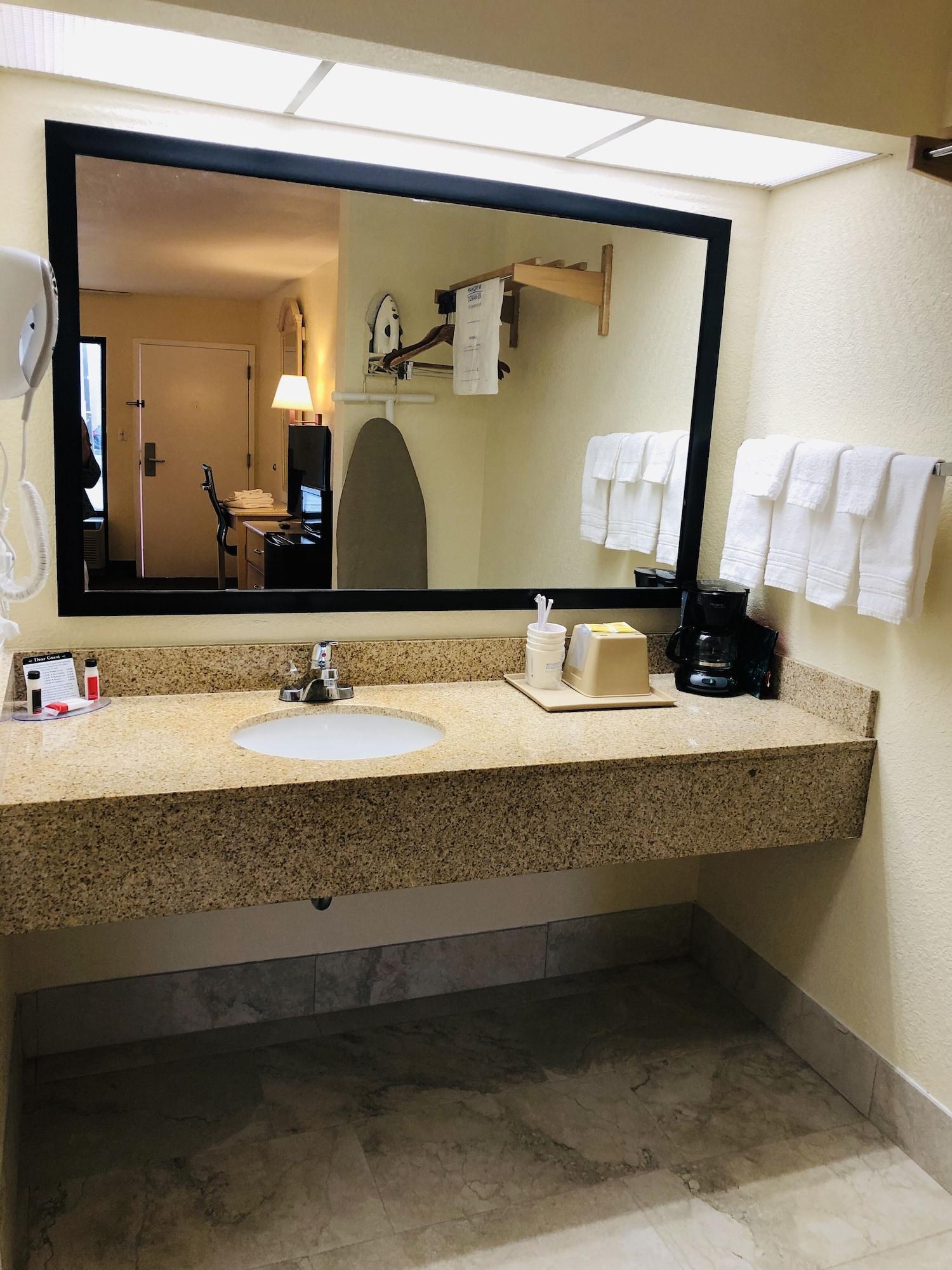 Motel Days & By Wyndham - Near Beaches Hurlburt Navarre