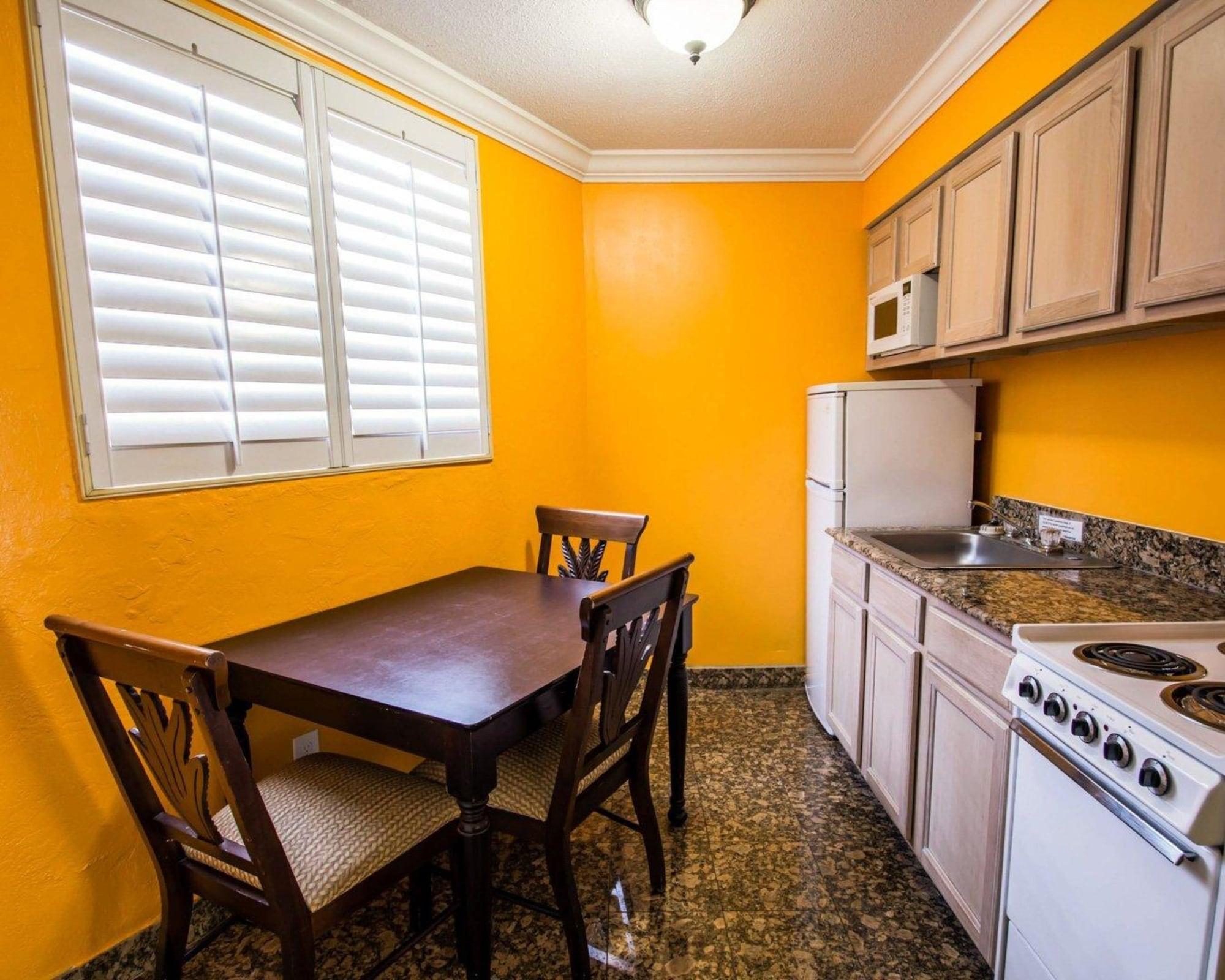 Inn Quality Ormond Oceanfront 3*