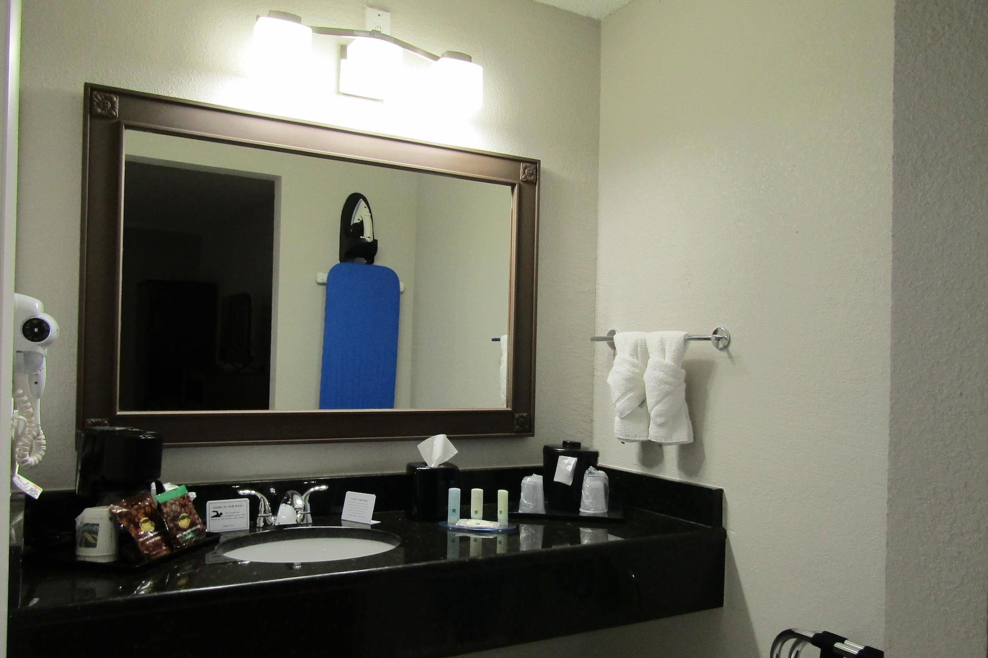 Quality Inn & Suites Kissimmee By The Lake Hotel