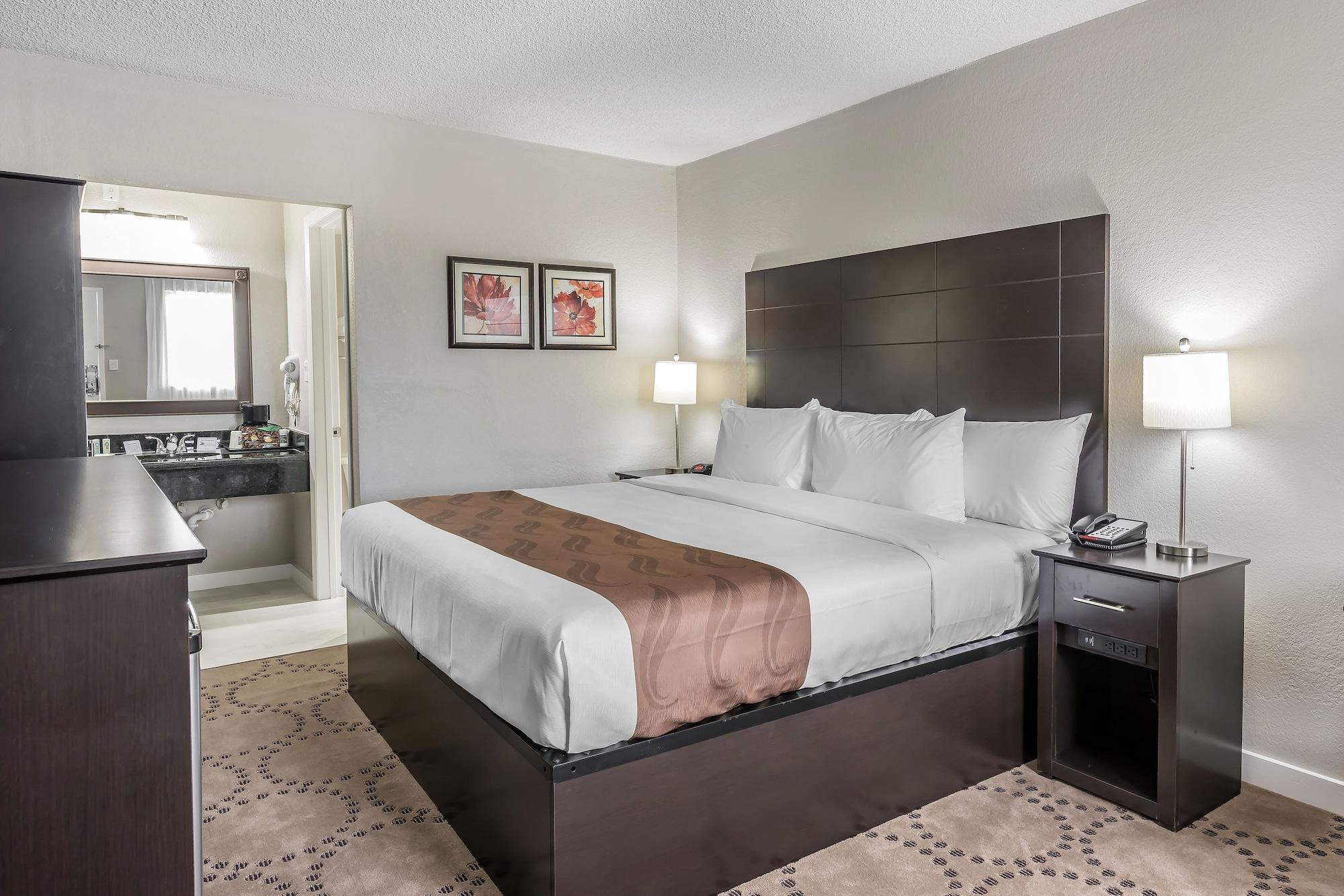 Quality Inn & Suites Kissimmee By The Lake Hotel