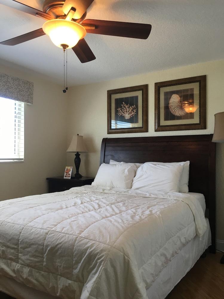 Westwinds Waterfront Aparthotel 3*