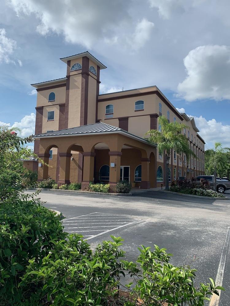 Econo Wesley Chapel
