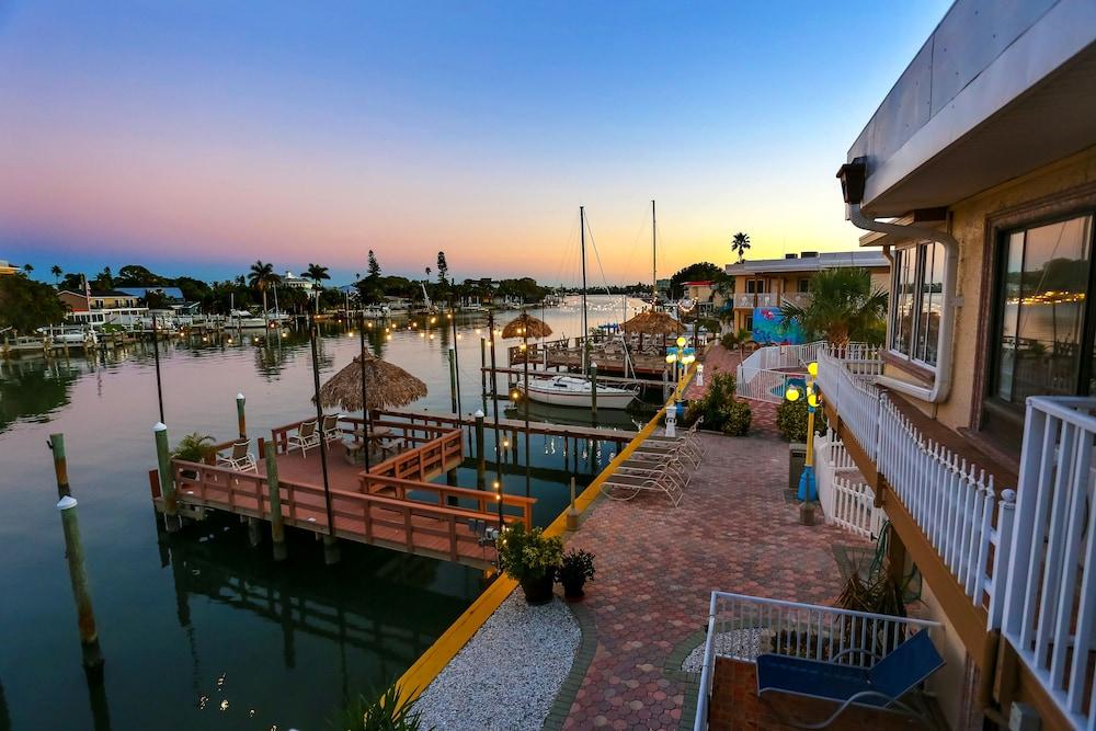 Hotel Bayview Plaza Waterfront 3*