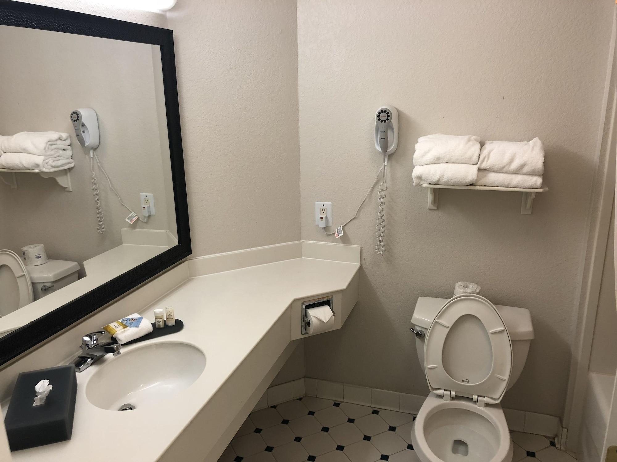 La Quinta By Wyndham Butler Blvd 3*
