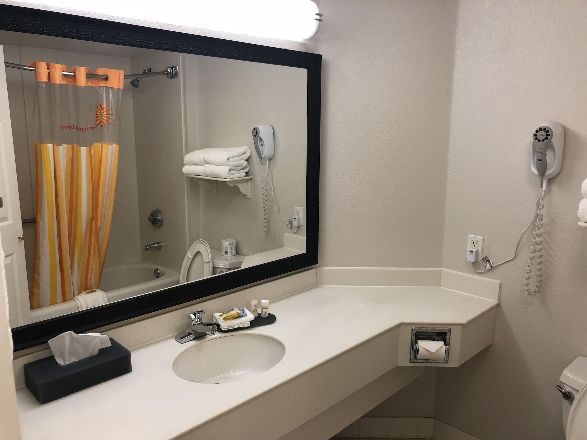 La Quinta By Wyndham Butler Blvd Hotel