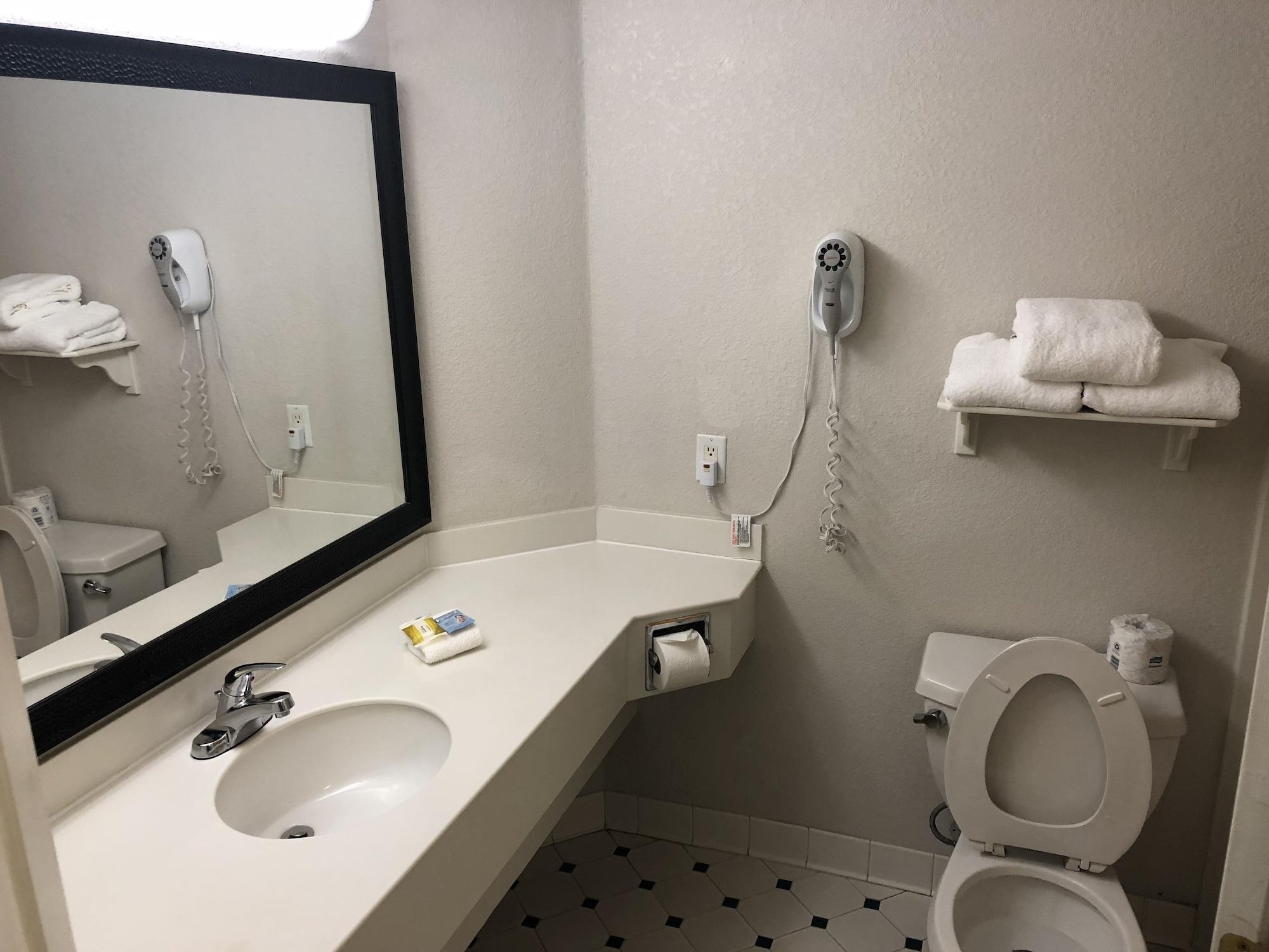 Hotel La Quinta By Wyndham Butler Blvd 3*