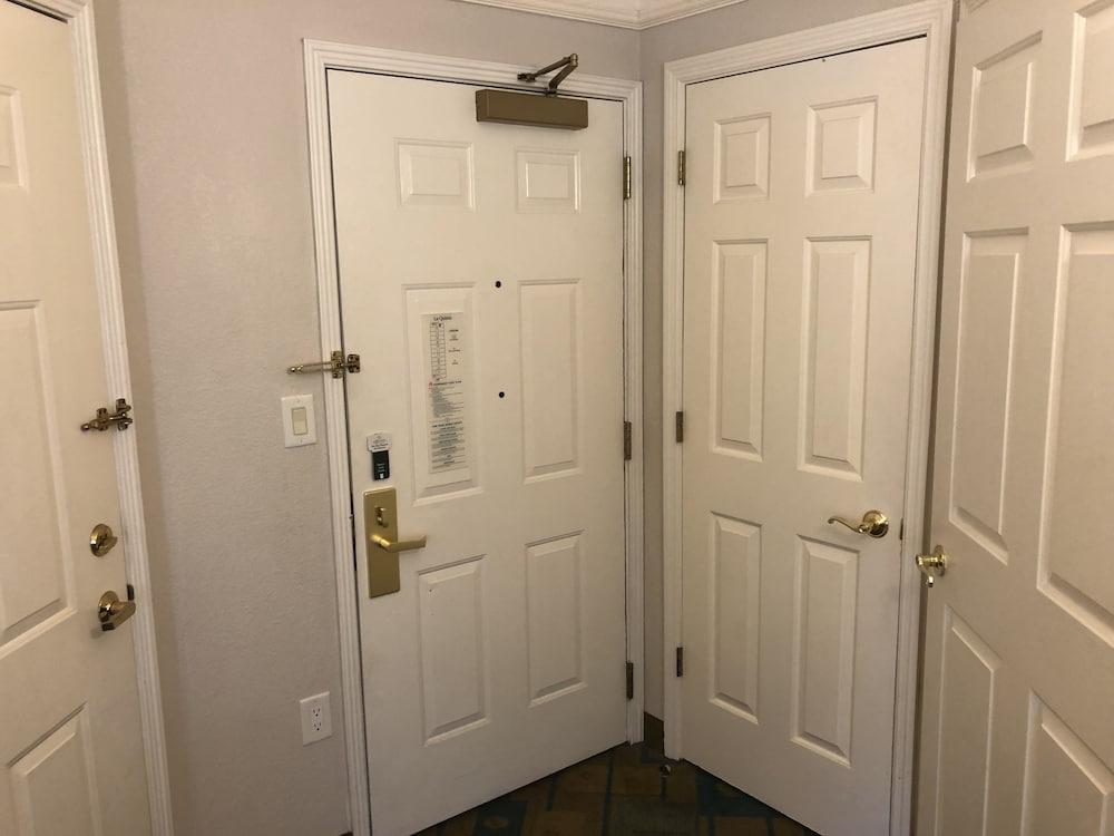La Quinta By Wyndham Butler Blvd 3*