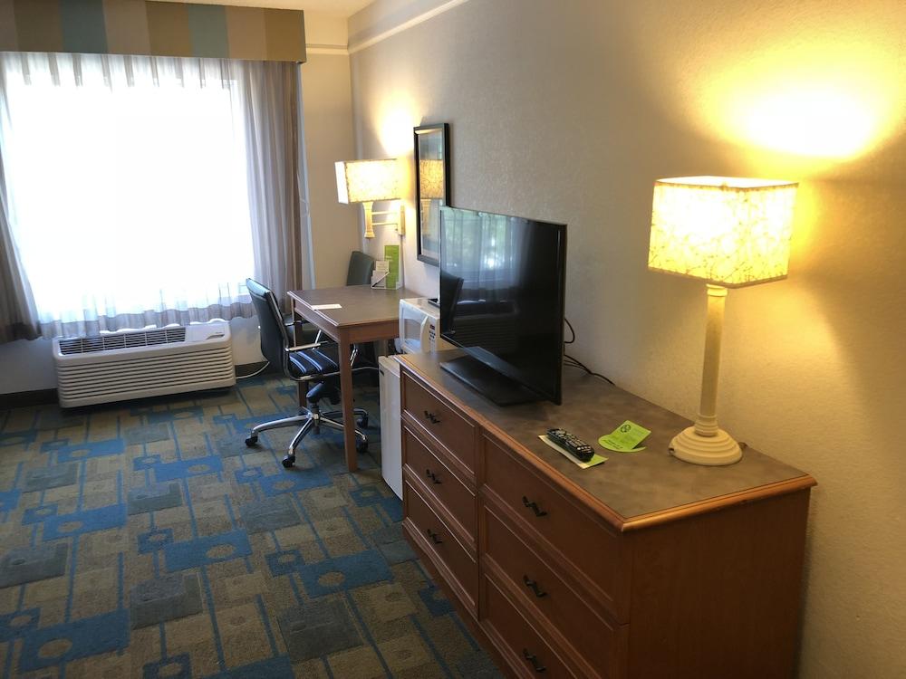Hotel La Quinta By Wyndham Butler Blvd