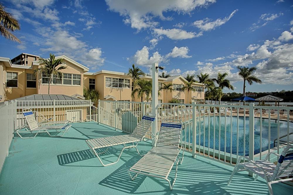 Resort Barefoot 4*