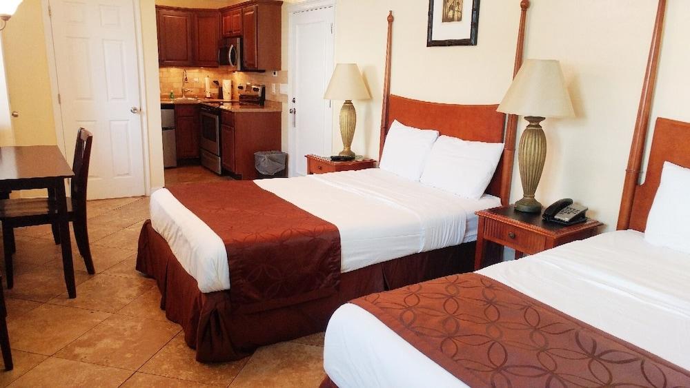 Flamingo Hotel 2*