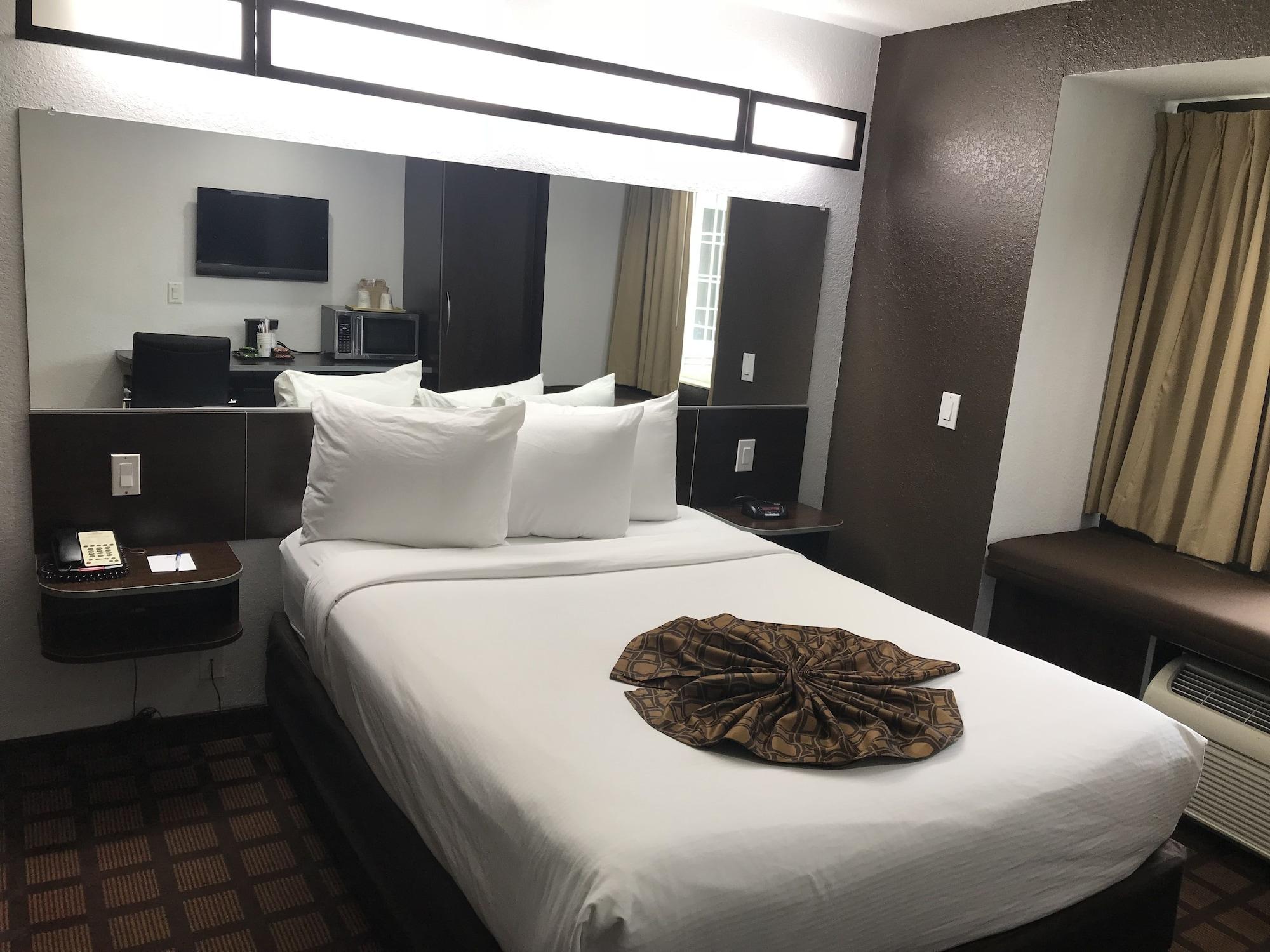 Microtel & By Wyndham Airport 3*