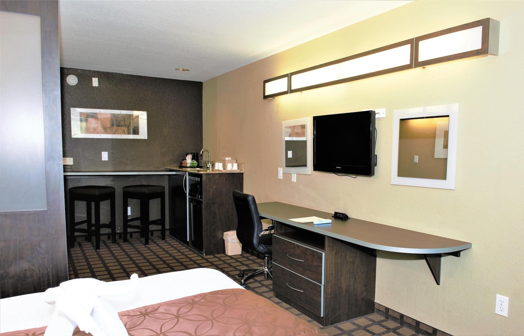 Microtel & By Wyndham Airport 3*
