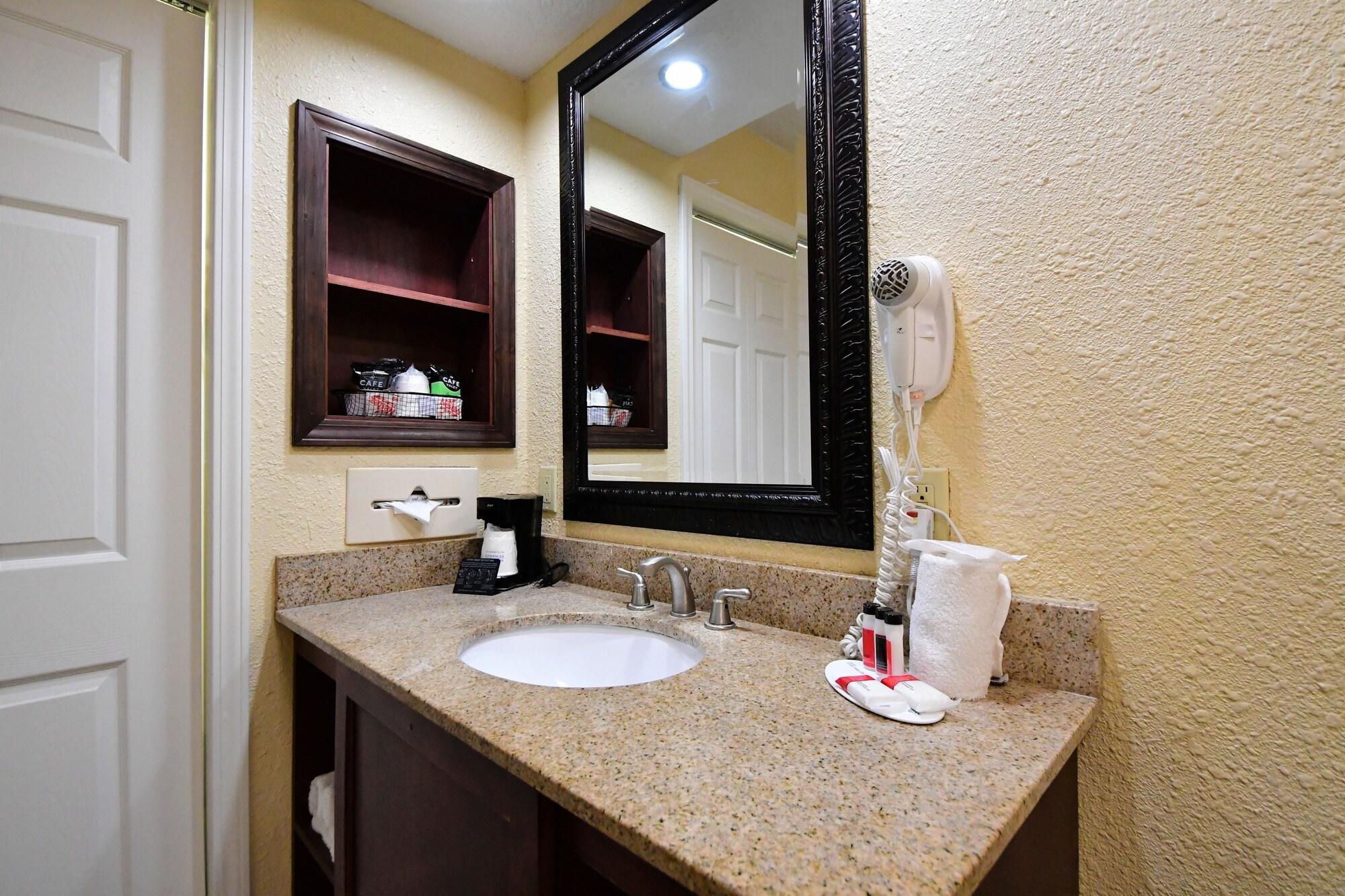 Ramada By Wyndham & Conference Center 3*