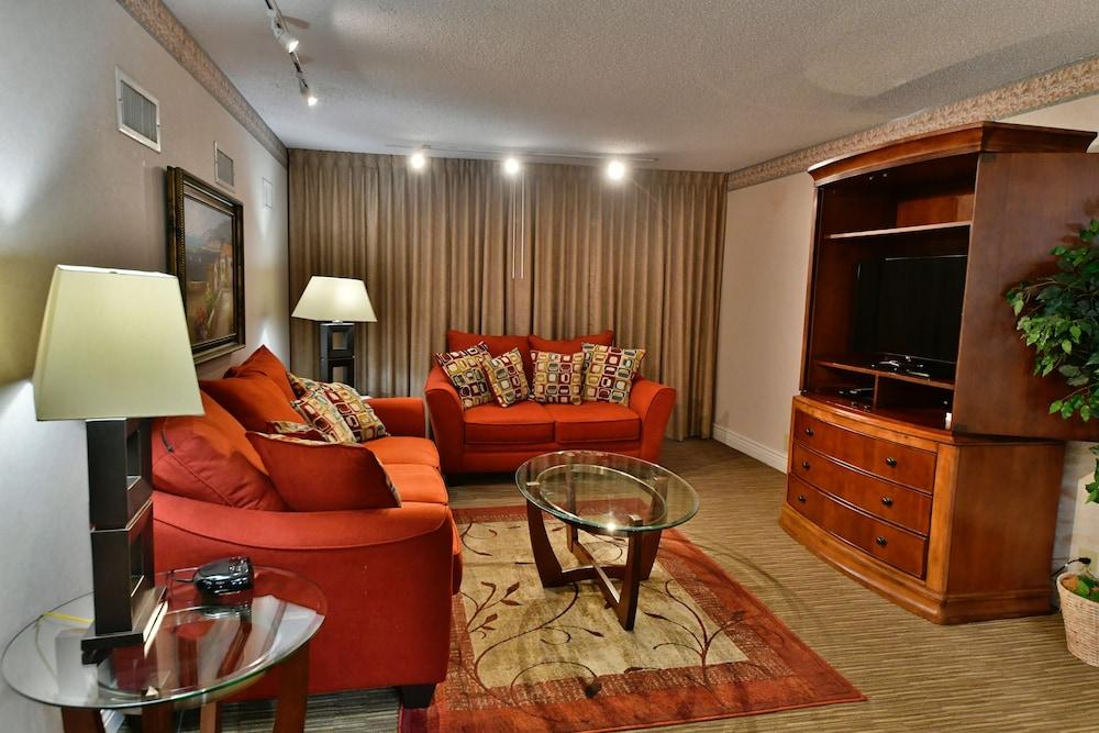 Hotel Ramada By Wyndham & Conference Center