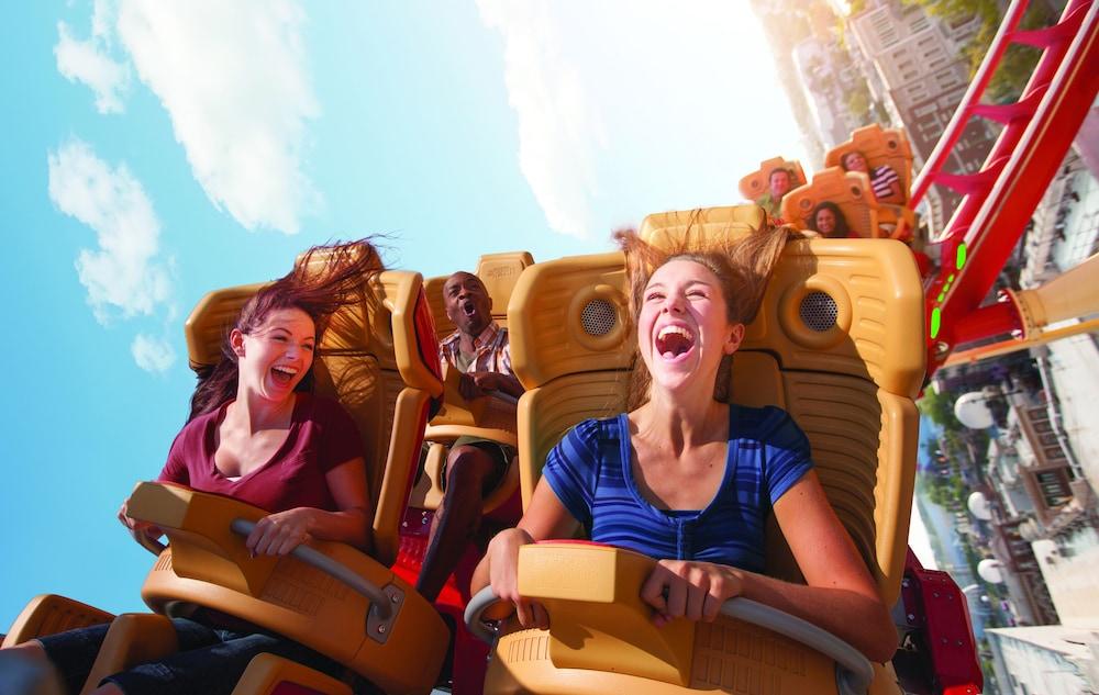 Universal's Endless Summer - Surfside And 3*