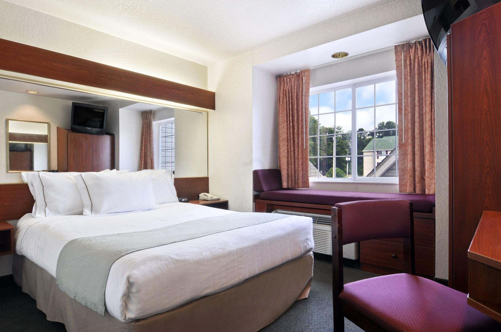 Hotel Microtel & Marianna